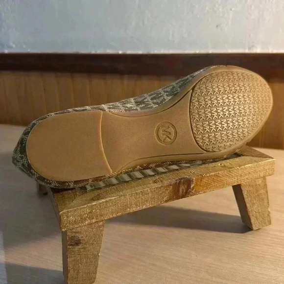 Michael-Michael Kors Almond Melody Toe Cap on Beige Leather Flats - Picture 8 of 9